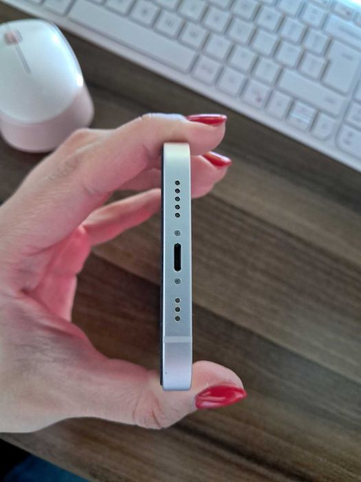 Продавам iphone 13 256gb
