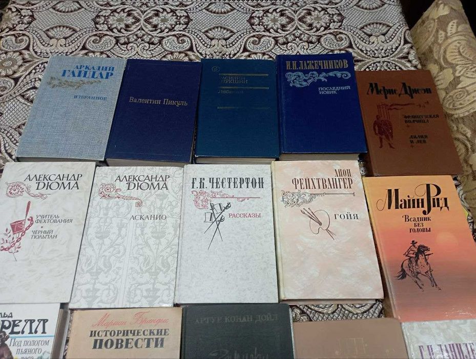 Продаются  книги  по  физике, математики, английскому,  литература