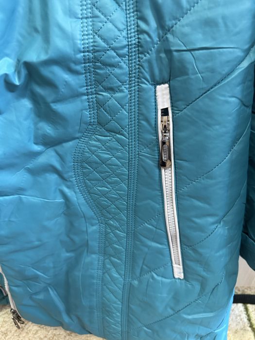 Куртка новая продам