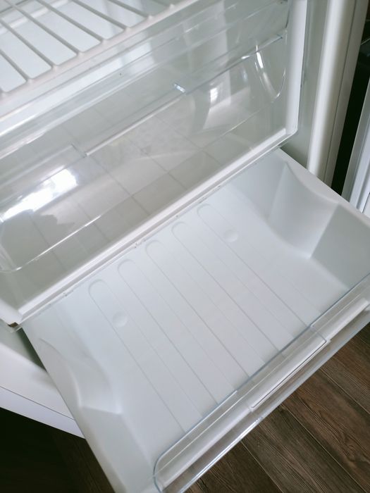 Продам морозильную камеру Indesit