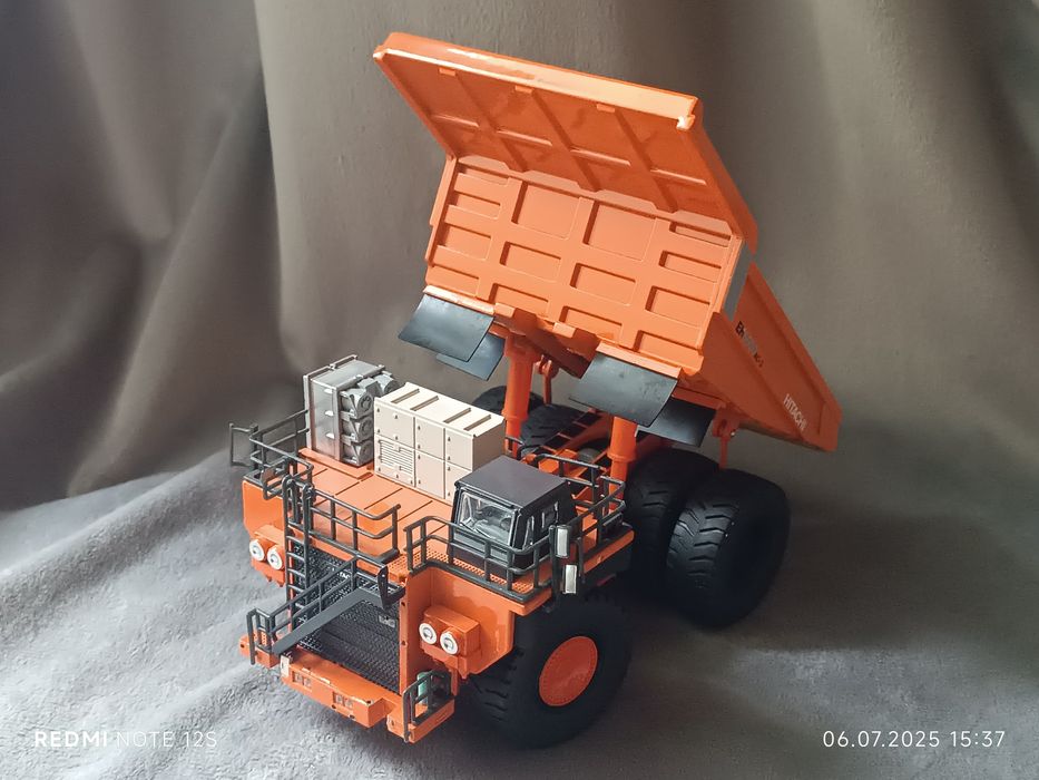 Модель коллекционная самосвал Hitachi