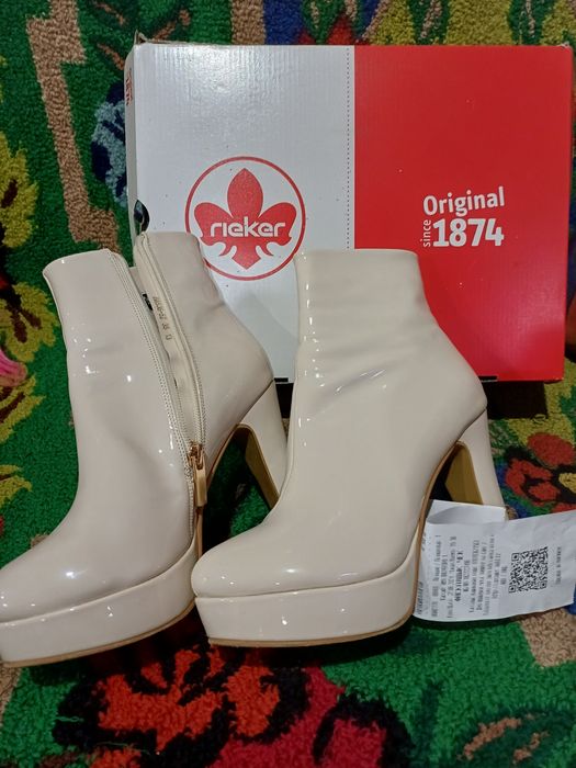 Элегантные женские ботильоны молочного (айвори) цвета.