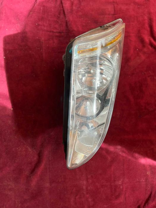 Far dreapta - Ford Focus II de Anglia