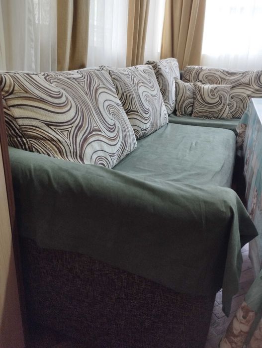 Голям разтегателен г-образен диван