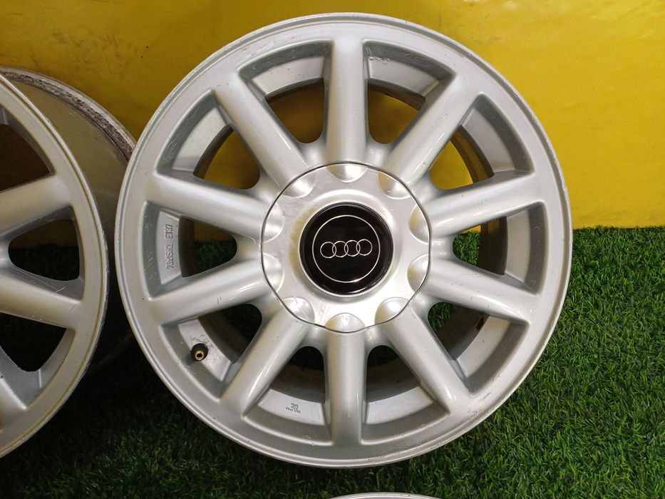 Диски R15 4x108 ромашки на Audi.