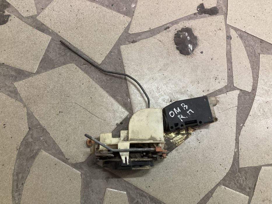 Замок передней правой двери Опель Омега Б / Opel Omega B