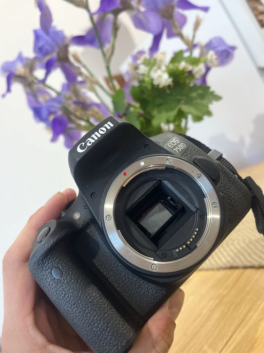 Canon EOS 750 D + обектив CANON EFS 18-135