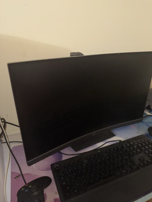 Monitor Asus Rog 144hz curbat