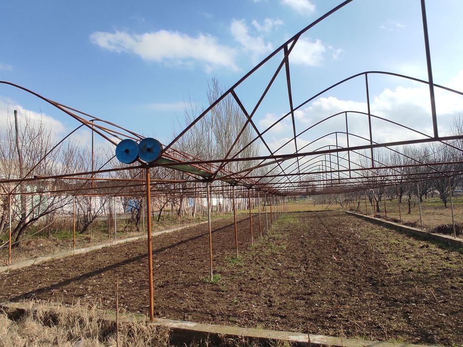 Parnik sotiladi 36ga12