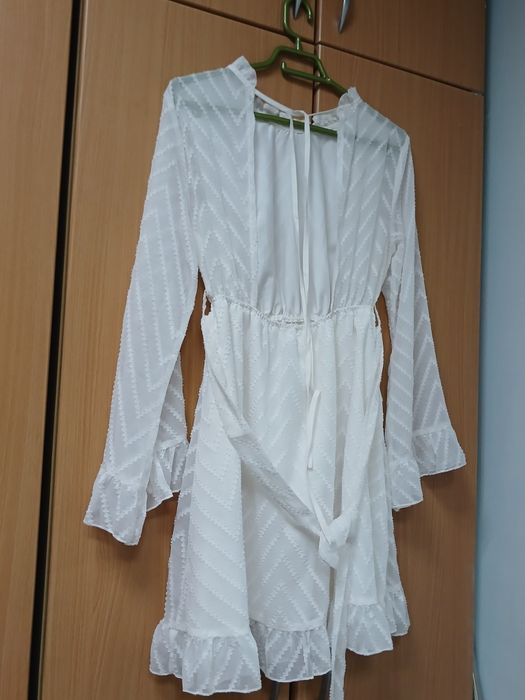 Короткое белое платье