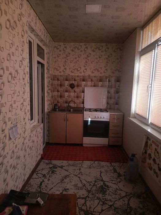 Srochna 7 mkr 2 xona 3 xona qilingan 1 etaj Jasorat 10
