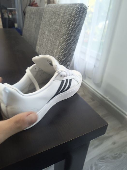 Adidas  snekears