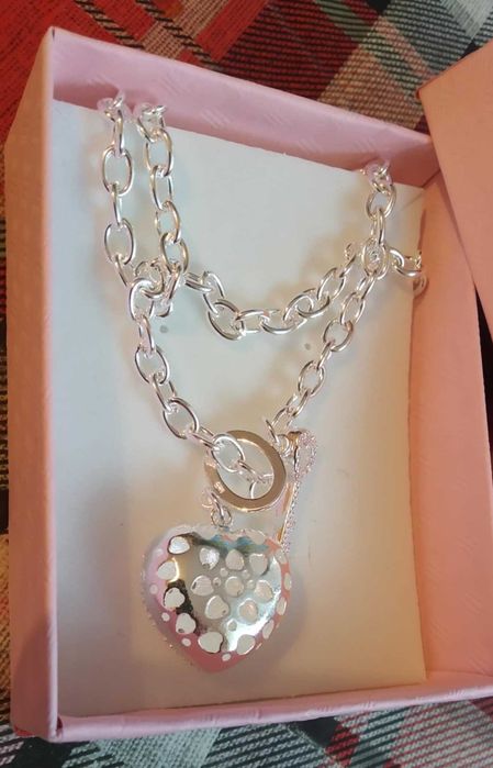 Ново, сребърно колие и гривна. Комплект, с кутия.