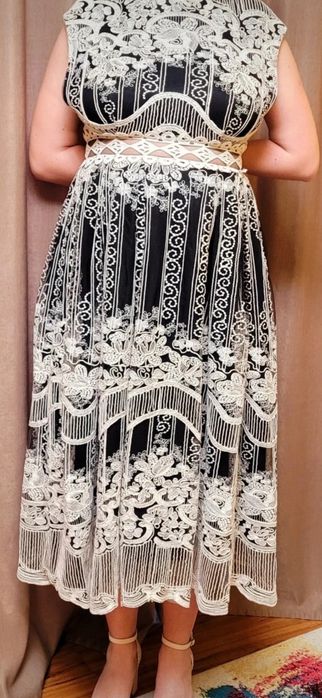 Rochie Noua de Ocazie Brodata, Marimea 40.
La spate cu fermoar.