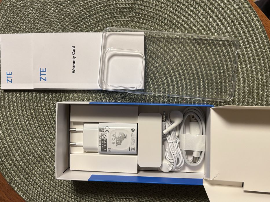 ZTE Blade V60 Чисто нов !