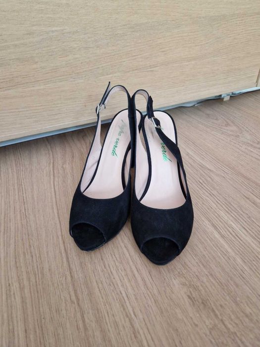 Велурени обувки с ток 38.5 номер