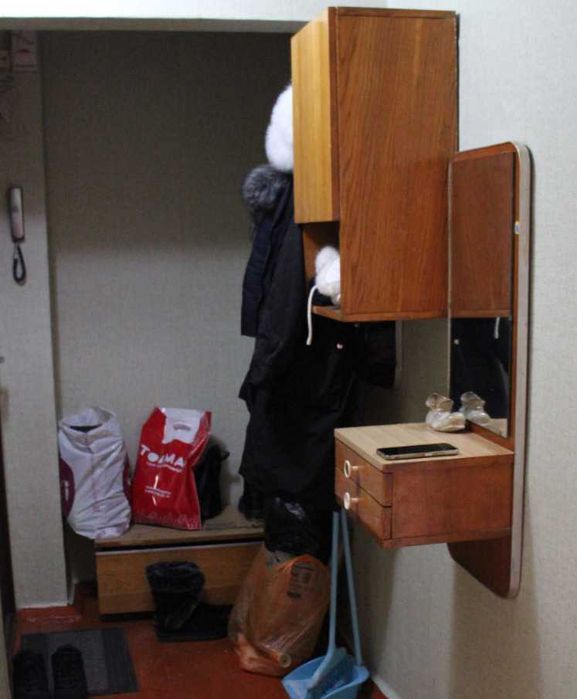 Продам стенку и прихожую ТОРГ ЕСТЬ