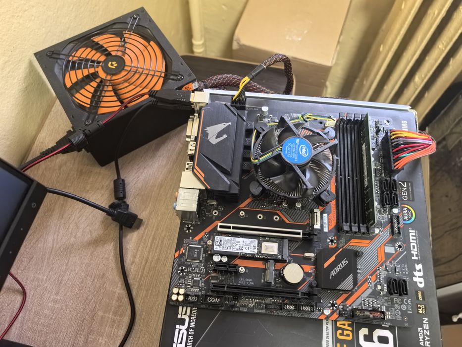 Kit i7 9700F placa baza 4g ram ssd m2 256 cular stok