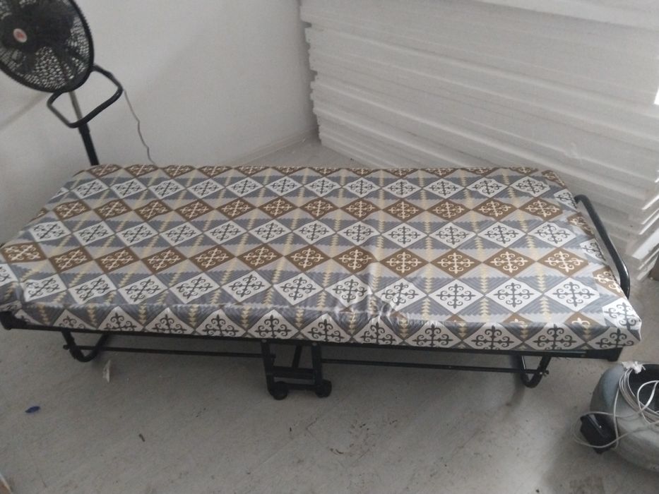Продам расскладушка с матрасом