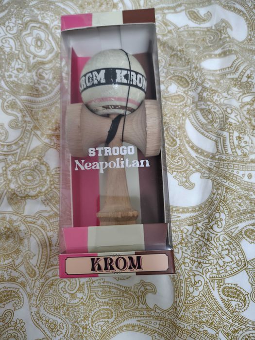 Kendama Strogo neapolitan utilizată o lună și jumatate