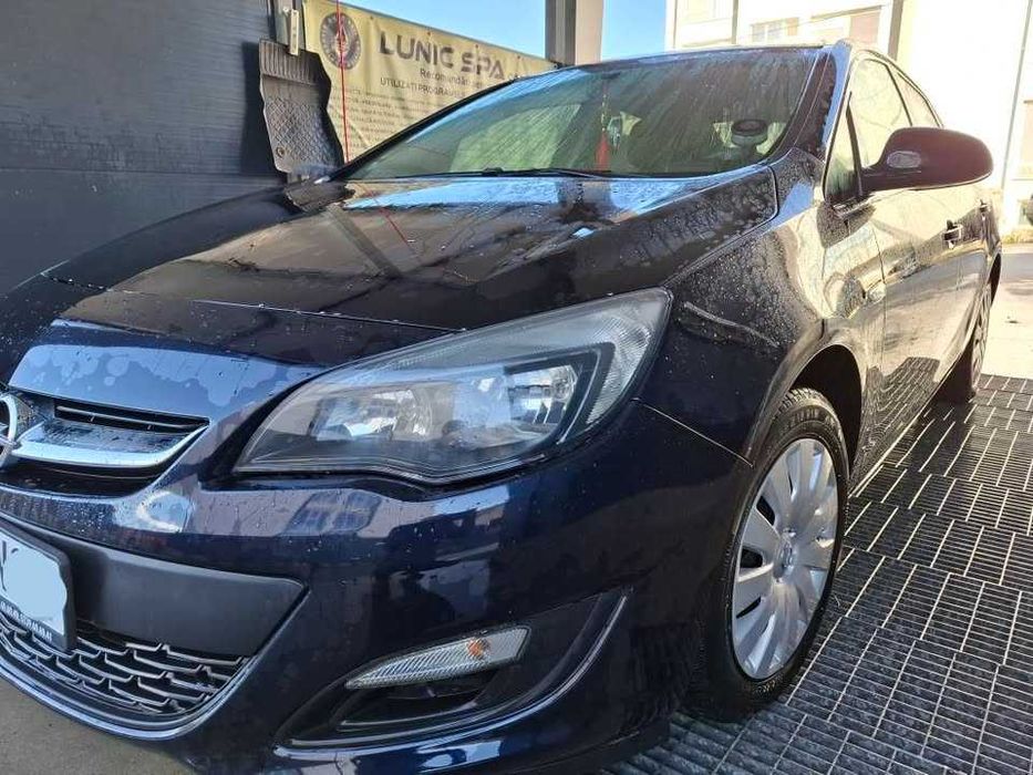 Opel Astra J motor 1,6 clasic, benzina aspirat natural, fără turbină.
