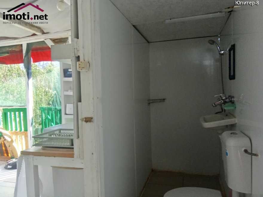 Продавам обз. каравана с веранда до плаж в Кариани. 8000 евро.