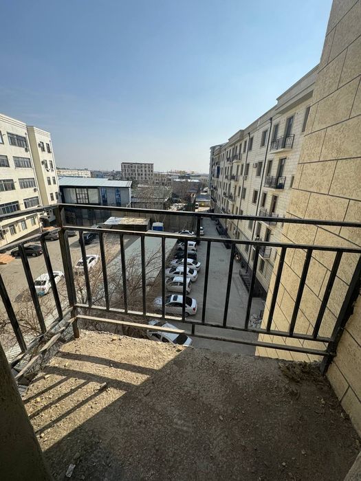 Срочно квартира сотилади янги дом ремонт янги газ бор лакатясси зур