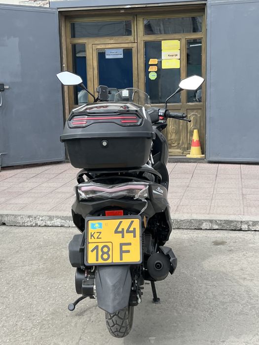 Продам новый Макси скутер