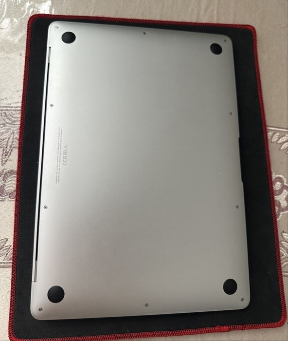 Продам MacBook Air 2020 (Макбук)