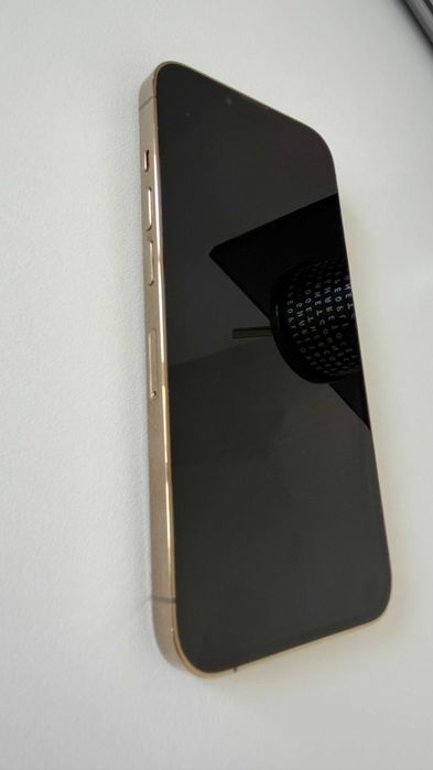 iPhone 13 Pro Gold, използван, но запазен. Върви с кабел за зареждане.