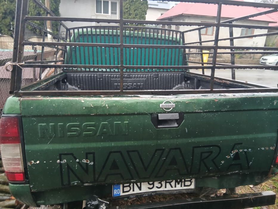 Vând Nissan navara