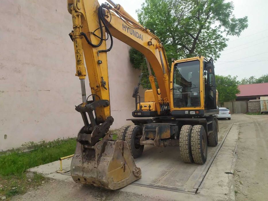 Продается экскаватор