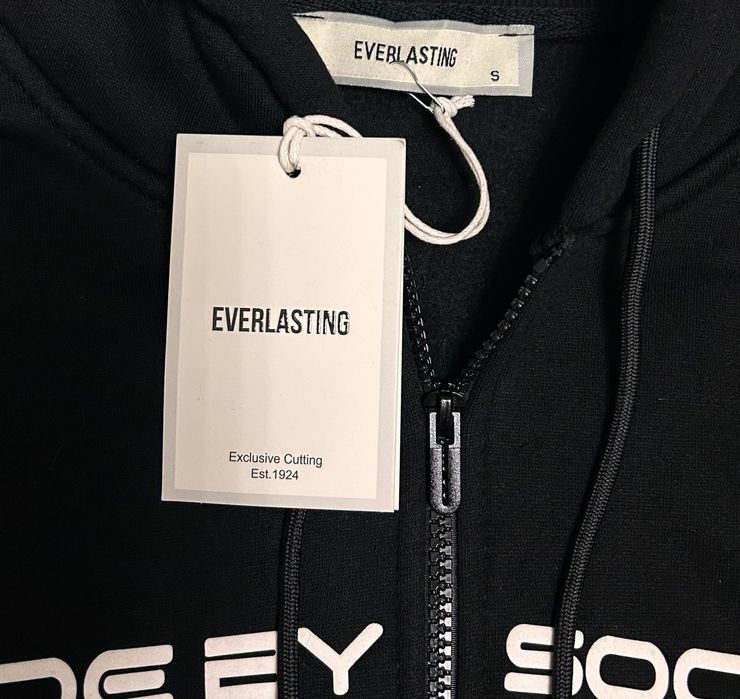 Vând compleu nou de bărbați Everlasting Made by Society