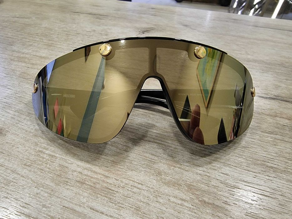 Слънчеви очила MOSCHINO