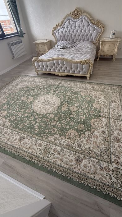 Ковер в очень хорошем состоянийй очень легкий