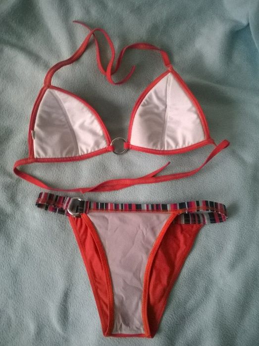 Оранжев бански с пъстро горнище