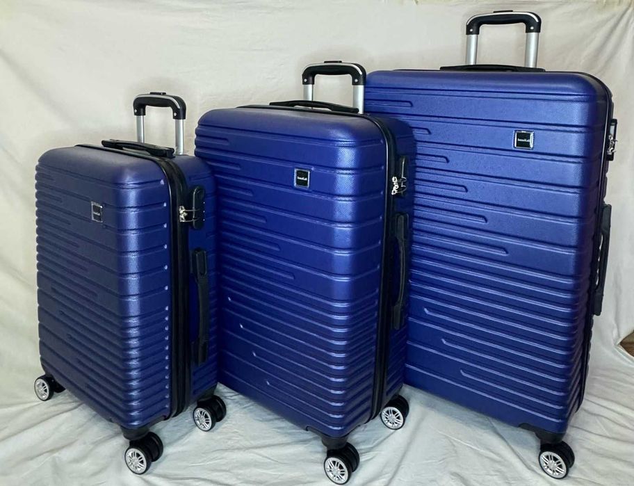 Продам чемодан на колёсиках разных размеров