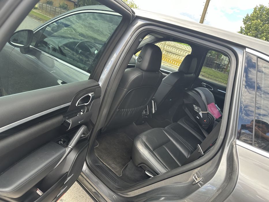 Vand Porsche Cayenne an 2012/10 impecabil