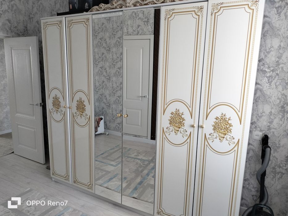 Продам шкаф с 6 дверяим