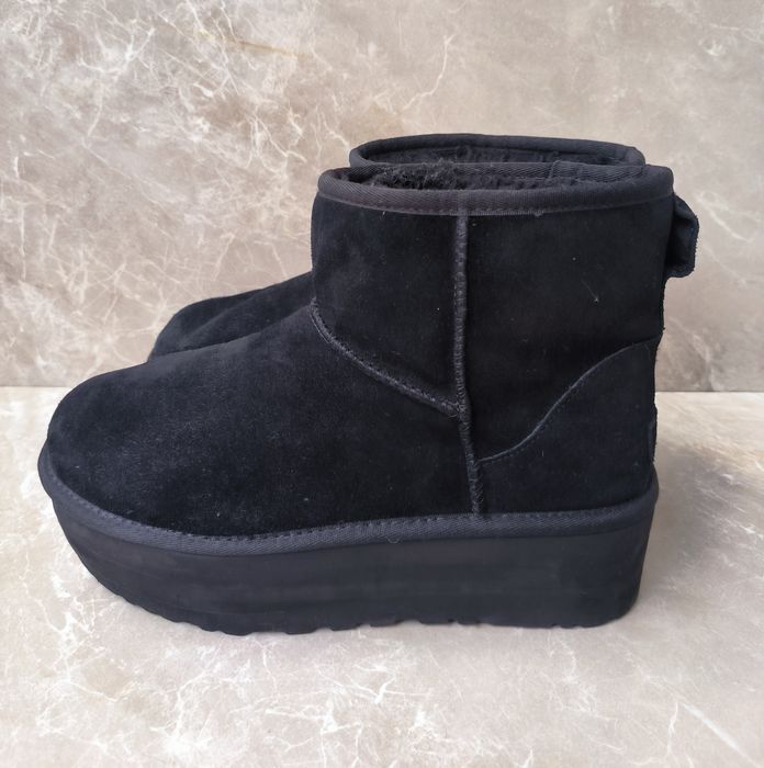 Кожени апрески UGG номер 40
W Classic Mini Platform в черно 1134991.BL