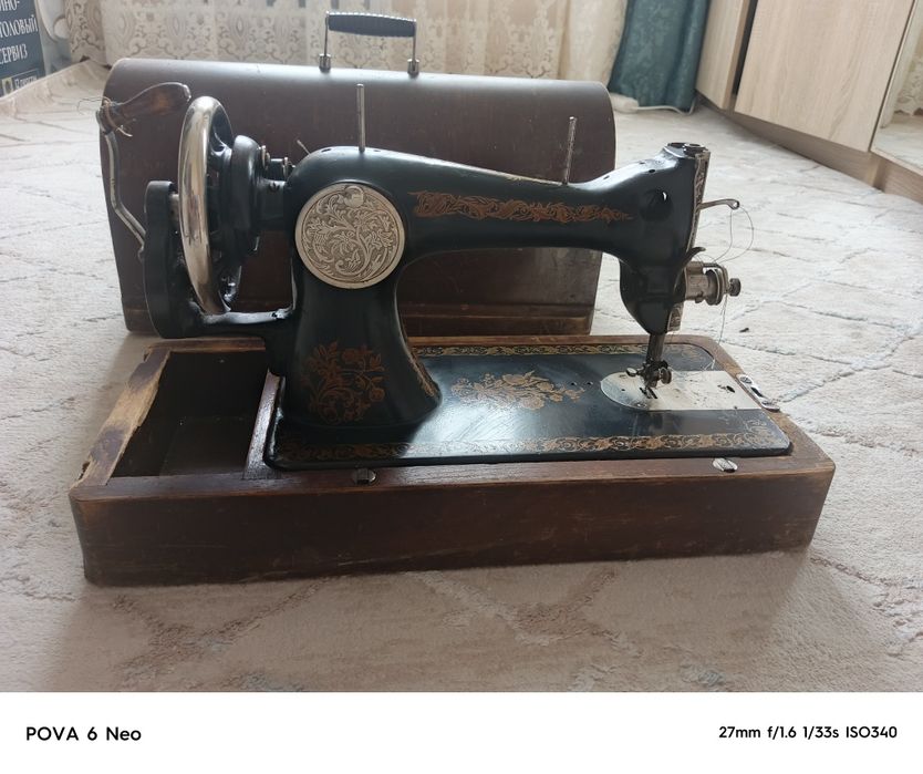 Швейная ручная машинка