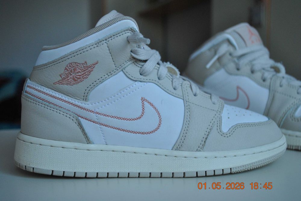 Nike Air Jordan 1 Mid marimea 36,5/23,5 cm