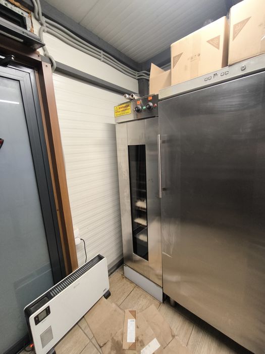 Оборудване. Фурна, фризер, Закусвалня метална конструкция с термо пане