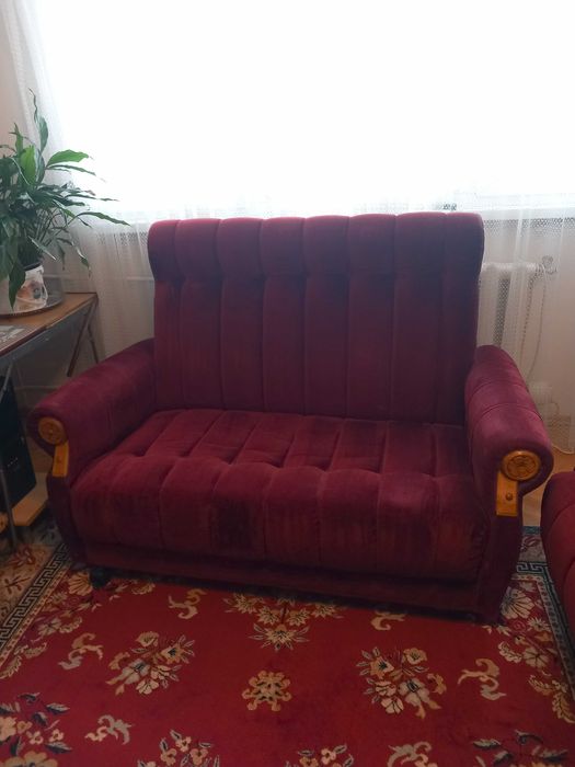 Продава 2 броя дивани