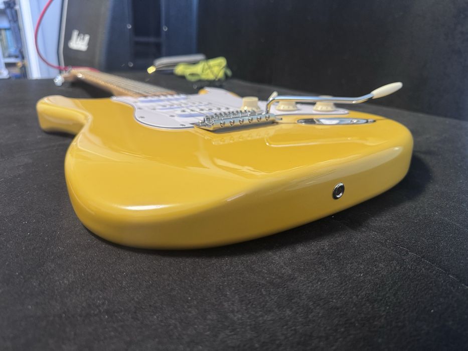 Китара с Куфар-Fender Yngwie Malmsteen Strat Copy Model