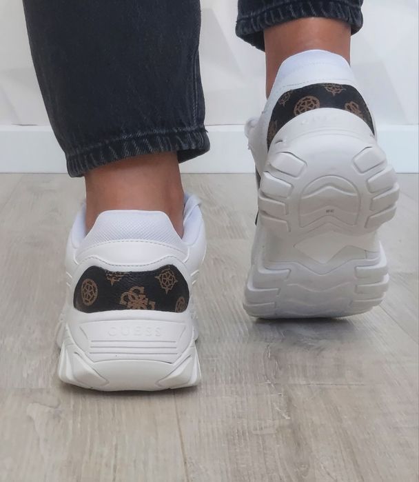 Оригинални сникърси/маратонки GUESS Nowah, номера 38,39,40,41.