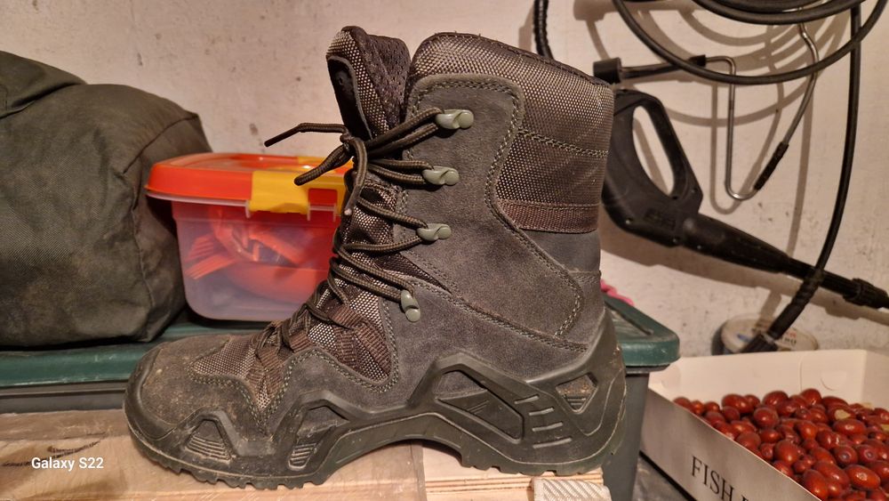 Трекинговые ботинки