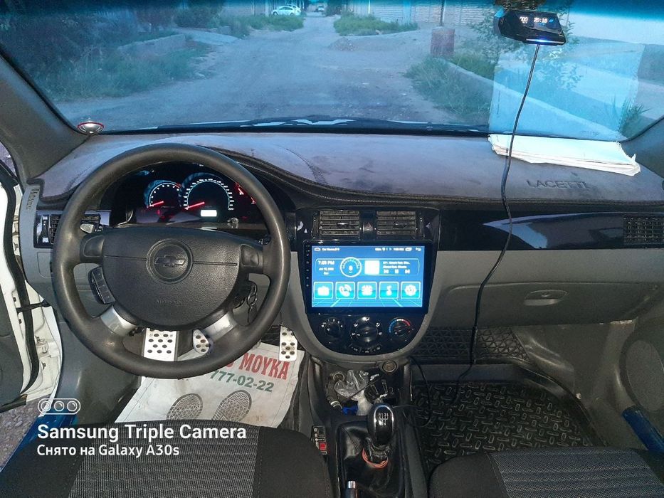 Lasetti sotiladi 1.8mator 2010yili