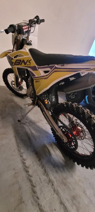 Cross 250cc 4 timpi de la BNK moto pe injectie