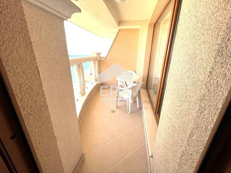 Двустаен, стилно обзаведен апартамент за продажба, с морска панорама,